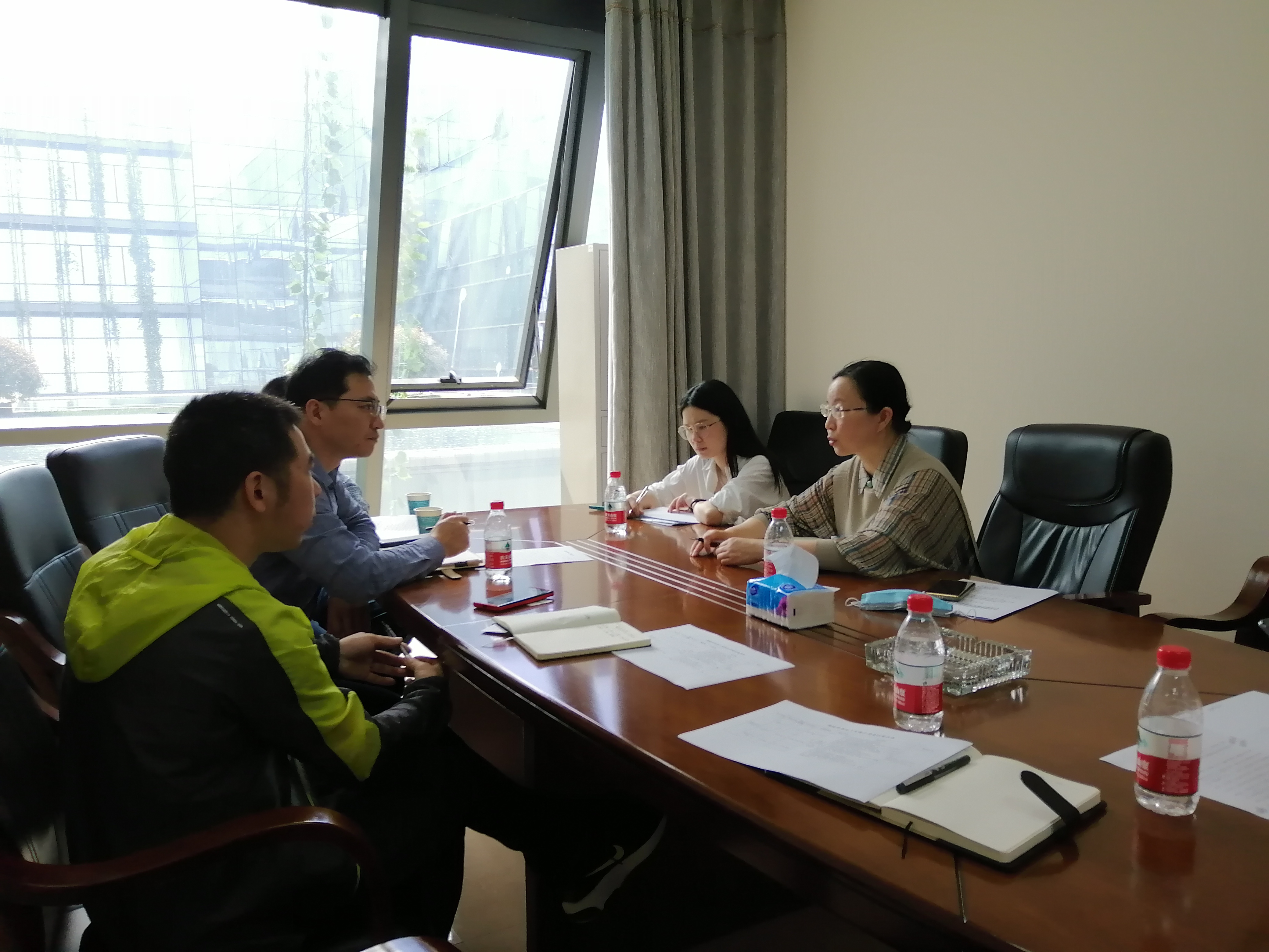 与岳阳自贸区有关企业商讨化工贸易业务合作可能性